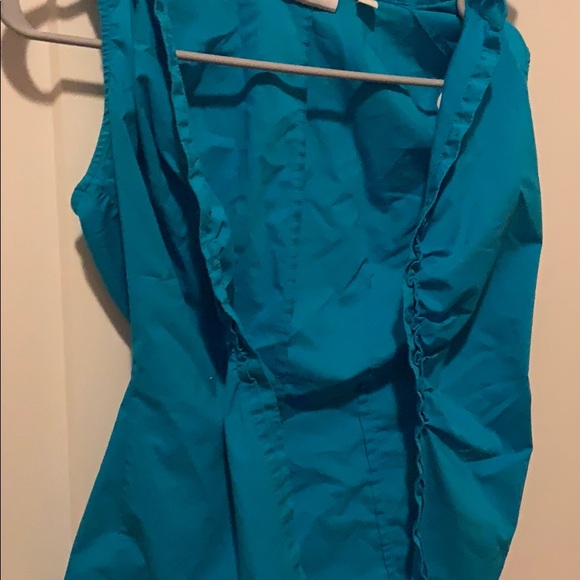 women’s work sleeveless botton ups - Picture 2 of 2